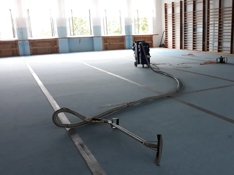 Pranie mat sportowych w Szkole sportowej w Szczecinie przy ul. Małopolskiej.