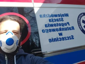 Dezynfekcja karetki w ramach wolontariatu. Nieodpłatnie pomagaliśmy w czasie pandemii.