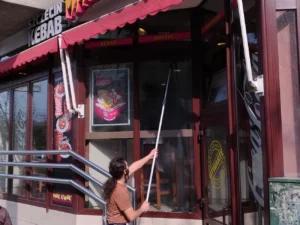 Czyszczenie okien u naszego wieloletniego klienta Makkwak - najlepsze kebaby.