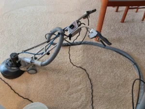 Pranie ekstrakcyjne wykładziny za pomocą rotovac 360i